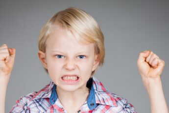 How do we deal with child aggression at school? Causes and solutions