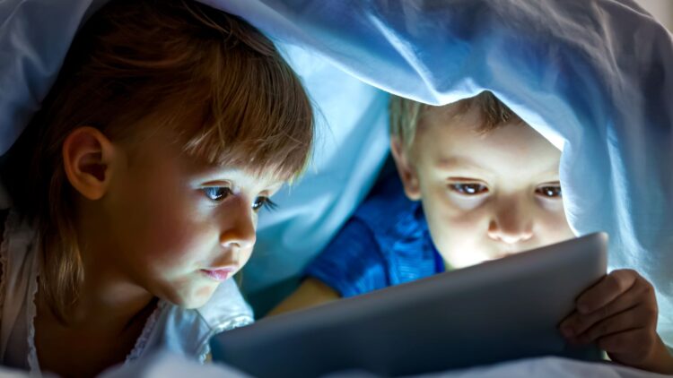 How can I reduce my child’s screen time?           A practical guide to limiting TV, mobile phones, and iPads.